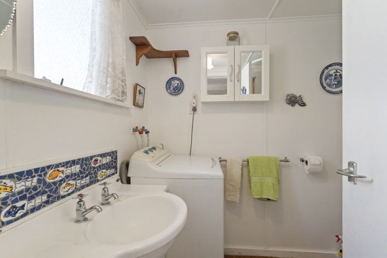 Photo of property in 11 Rata Street, Otaki Beach, Otaki, 5512