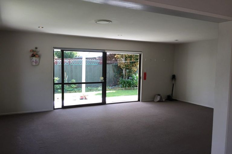 Photo of property in 2/23b Juniper Place, Burnside, Christchurch, 8053