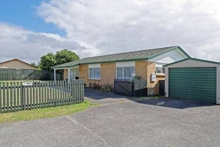 Photo of property in 11a Bill Phillip Place, Clendon Park, Auckland, 2103