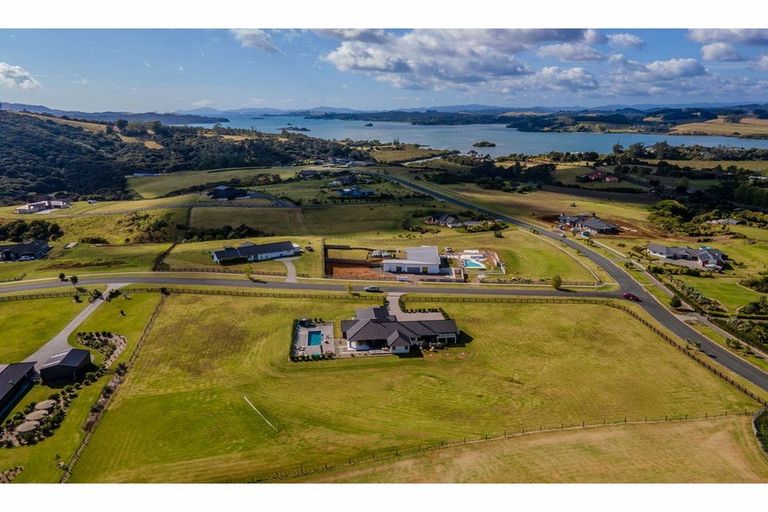 Photo of property in 1 Fernbird Grove, Kerikeri, 0294