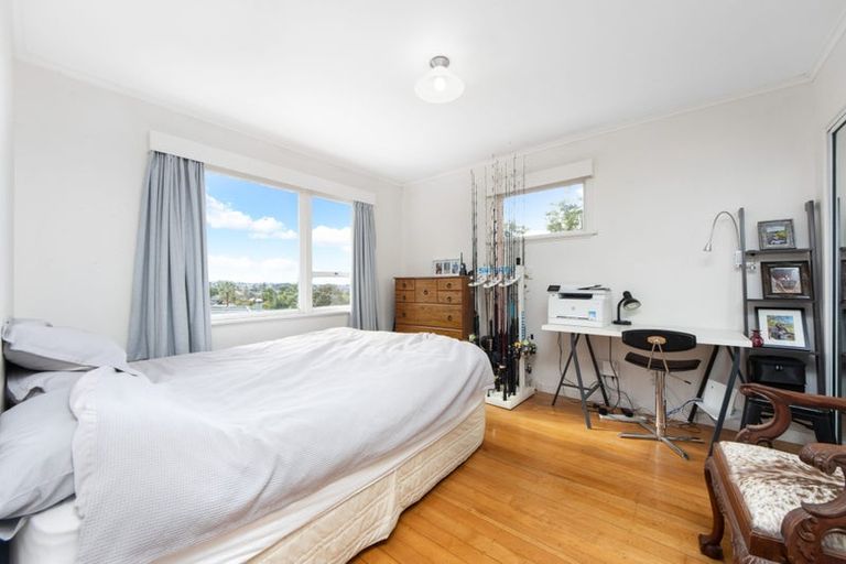 Photo of property in 72 Colwill Road, Massey, Auckland, 0614