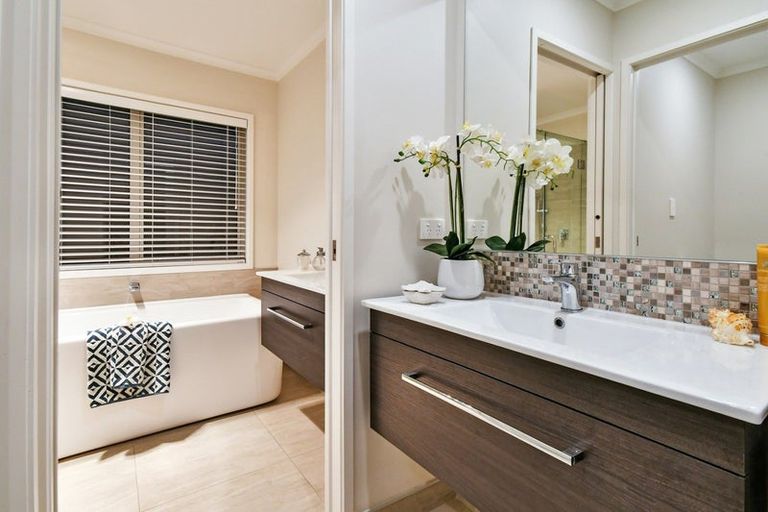 Photo of property in 16 Helenvale Crescent, Pokeno, 2402