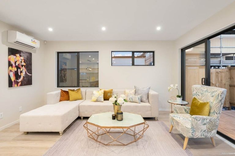 Photo of property in 18 Skua Road, Hobsonville, Auckland, 0616