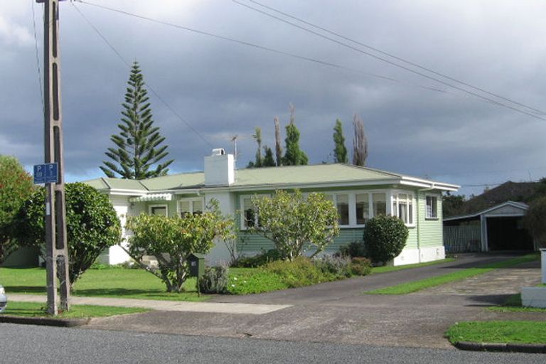 Photo of property in 16 Nicholson Avenue, Papatoetoe, Auckland, 2025
