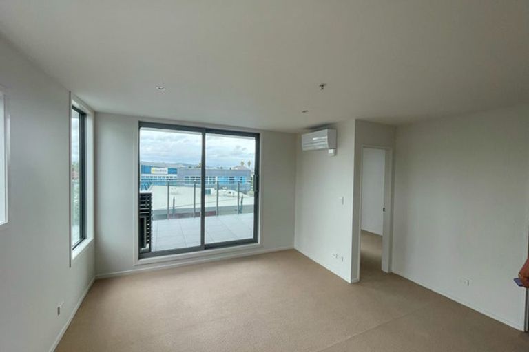 Photo of property in Bella Vista, 2d/84 Gunner Drive, Te Atatu Peninsula, Auckland, 0610