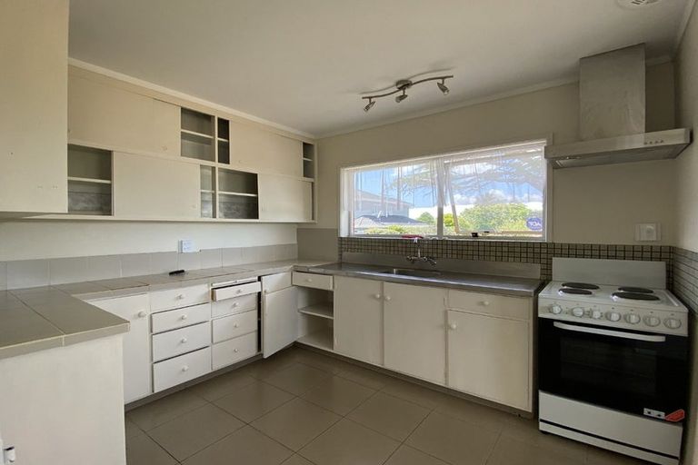 Photo of property in 72 Botany Road, Botany Downs, Auckland, 2010