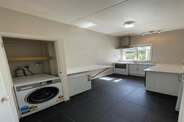 Photo of property in 6 Rixon Grove, Mount Victoria, Wellington, 6011