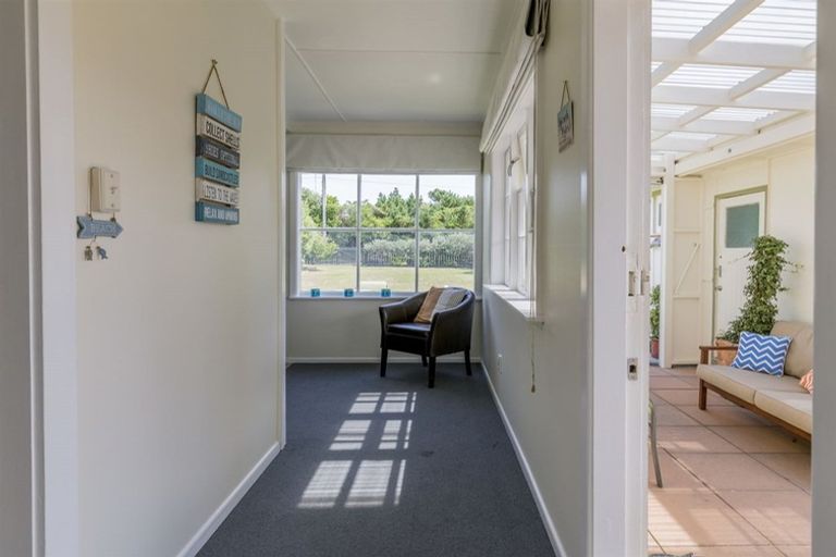 Photo of property in 15 The Avenue, Otaki Beach, Otaki, 5512