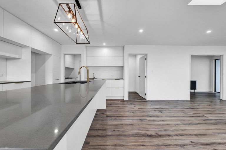 Photo of property in 74 Turuturu Road, Hawera, 4674