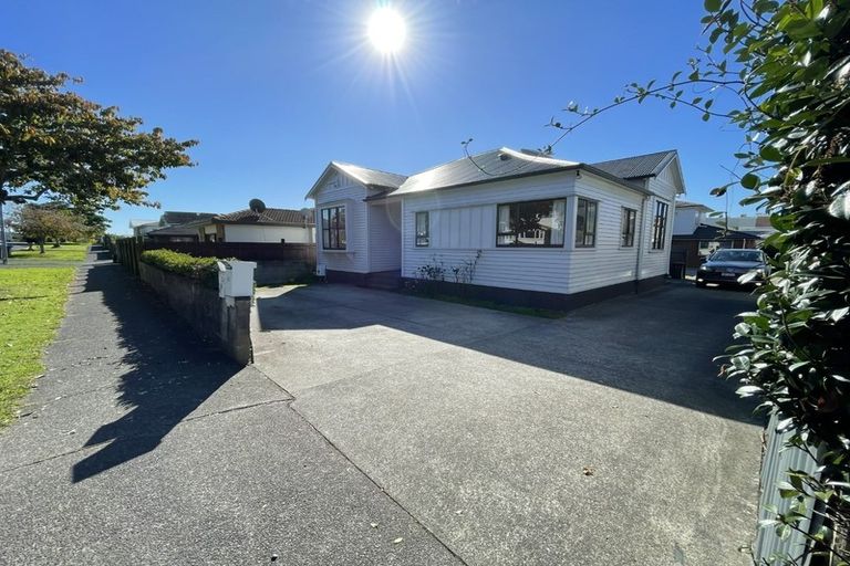 Photo of property in 3a Haverstock Road, Sandringham, Auckland, 1025