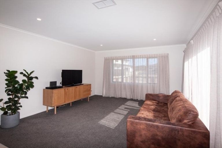 Photo of property in 5 Crompton Avenue, Churton Park, Wellington, 6037