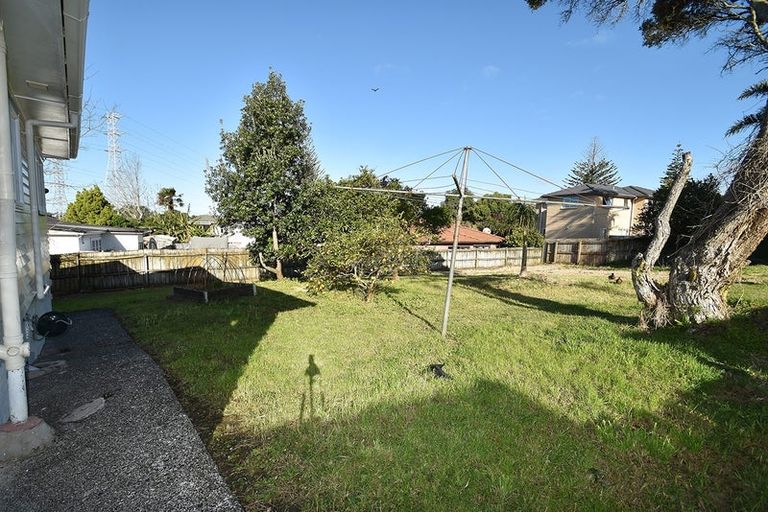 Photo of property in 52 Beaubank Road, Kelston, Auckland, 0602