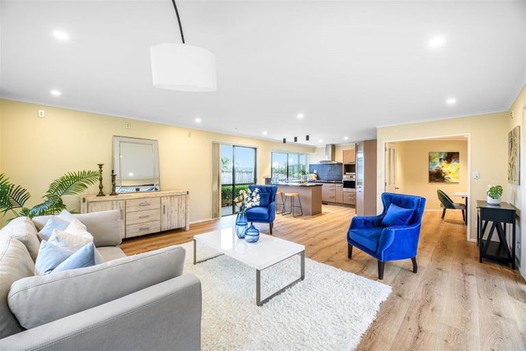 Photo of property in 4 Chelmsley Avenue, Henderson, Auckland, 0612