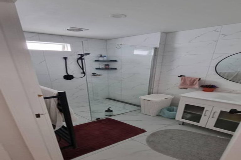 Photo of property in 2/11 Fruitvale Road, New Lynn, Auckland, 0600