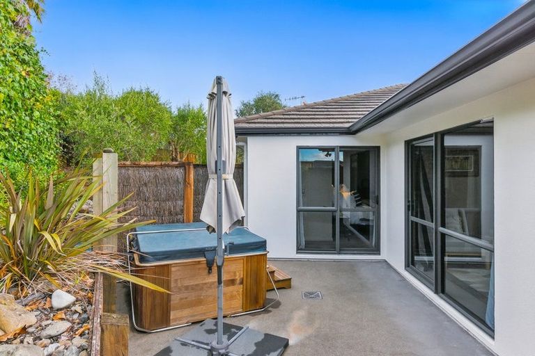 Photo of property in 5 Cadastral Court, Paraparaumu, 5032