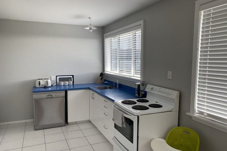 Photo of property in 100 Northcote Road, Northcote, Christchurch, 8052