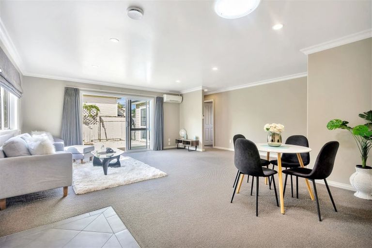 Photo of property in 10 Nirmal Place, Sunnyvale, Auckland, 0612