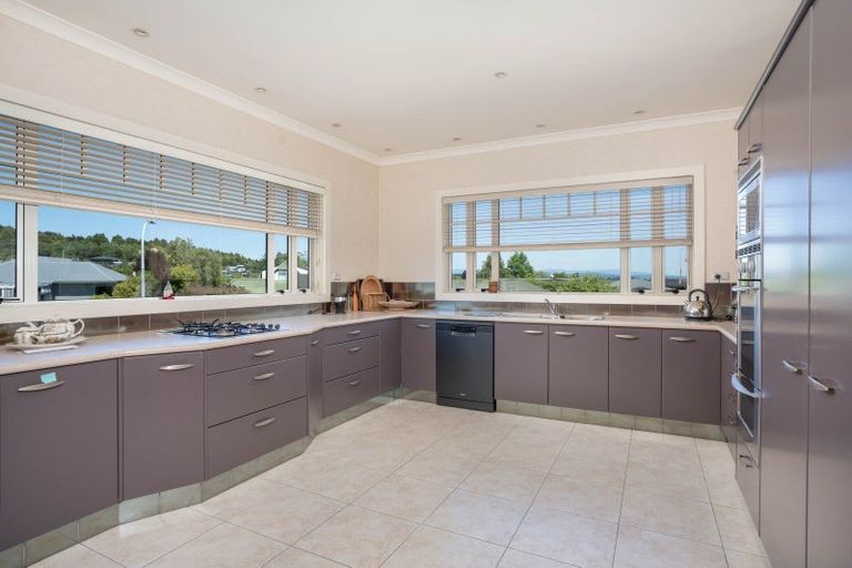 Photo of property in 90 Harvey Street, Waipahihi, Taupo, 3330