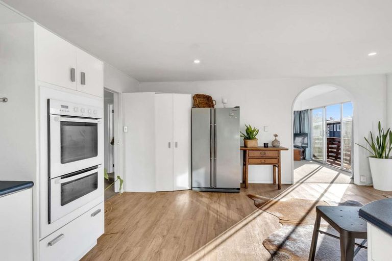 Photo of property in 2 Ashford Place, Havelock North, 4130