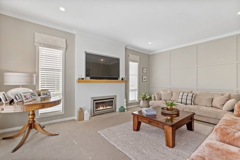 Photo of property in 2 Glen Bridge Lane, Harewood, Christchurch, 8051