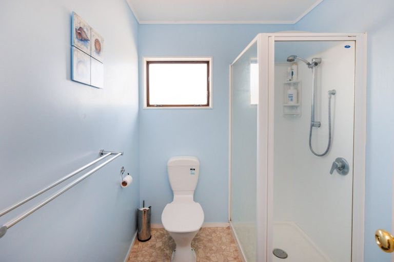 Photo of property in 18 Thomas Place, Foxton Beach, Foxton, 4815