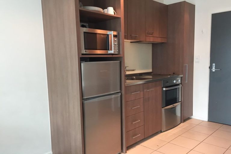 Photo of property in The Beach Apartments, 401/85 Beach Road, Auckland Central, Auckland, 1010