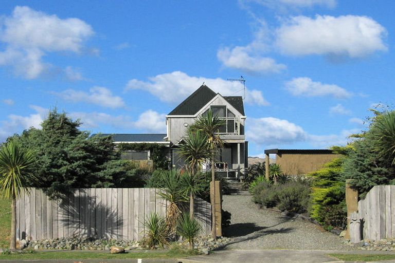 Photo of property in 14 Trig Hill Terrace, Waikanae Beach, Waikanae, 5036