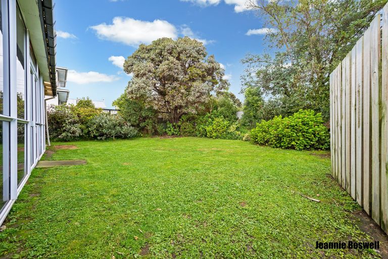 Photo of property in 16 Roy Street, Palmerston North, 4410