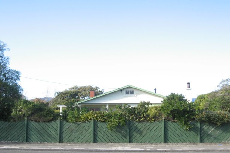 Photo of property in 16 Domain Road, Otaki, 5512