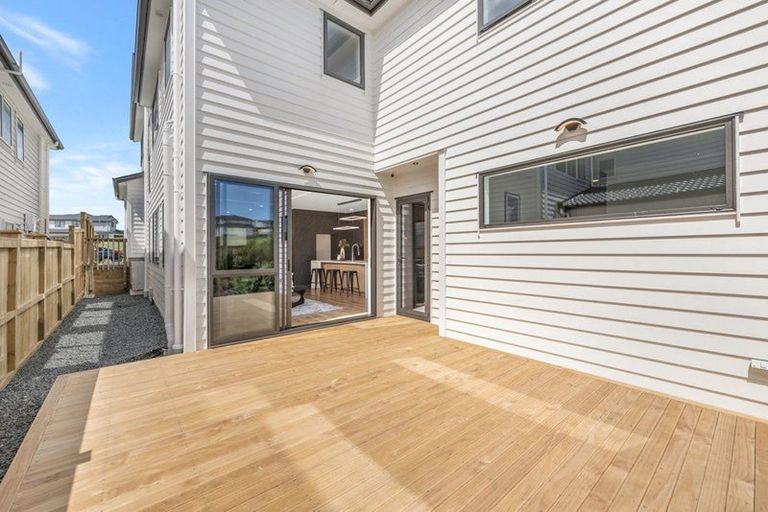 Photo of property in 24 Ballyalton Crescent, Flat Bush, 2019