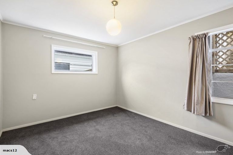 Photo of property in 13b Kim Street, Khandallah, Wellington, 6035