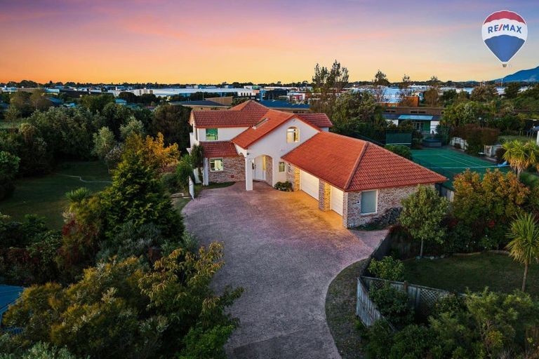 Photo of property in 15 Compass Court, Paraparaumu, 5032