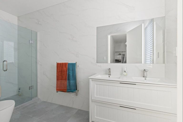 Photo of property in 138 Arran Point Parade, Orewa, 0931