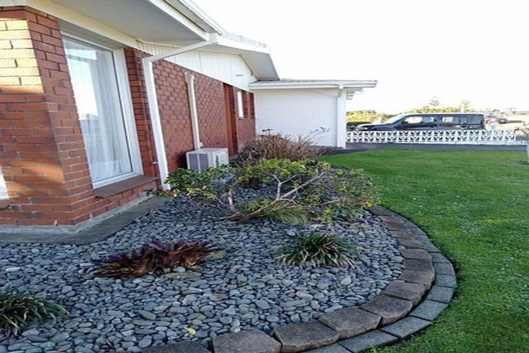 Photo of property in 5 Evelyn Place, Welbourn, New Plymouth, 4310