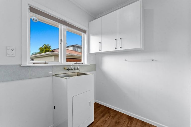 Photo of property in 1/66 Clevedon Road, Papakura, 2110
