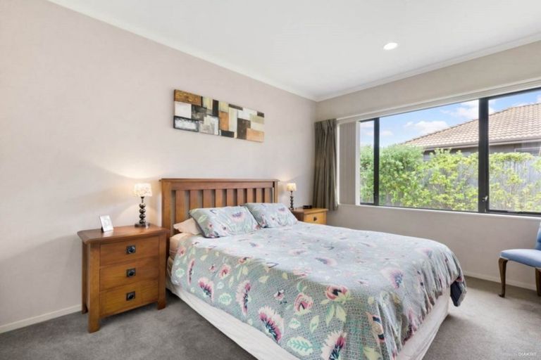 Photo of property in 52 Stranraer Crescent, Wattle Downs, Auckland, 2103