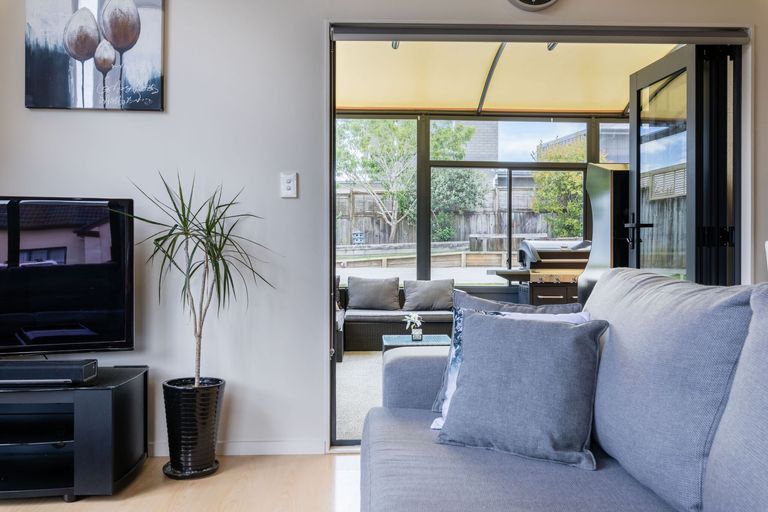 Photo of property in 22 Pyrite Street, Westgate, Auckland, 0614