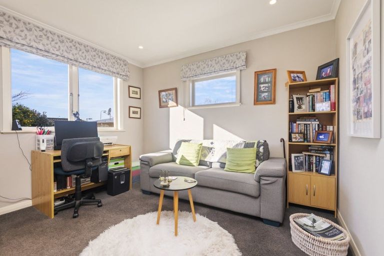 Photo of property in 34 Epsom Road, Hokowhitu, Palmerston North, 4410