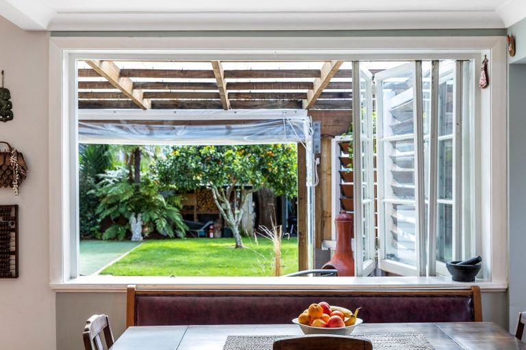 Photo of property in 41 Humariri Street, Point Chevalier, Auckland, 1022