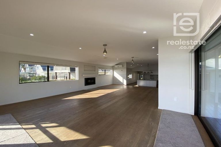 Photo of property in 62 The Terrace, Herald Island, Auckland, 0618