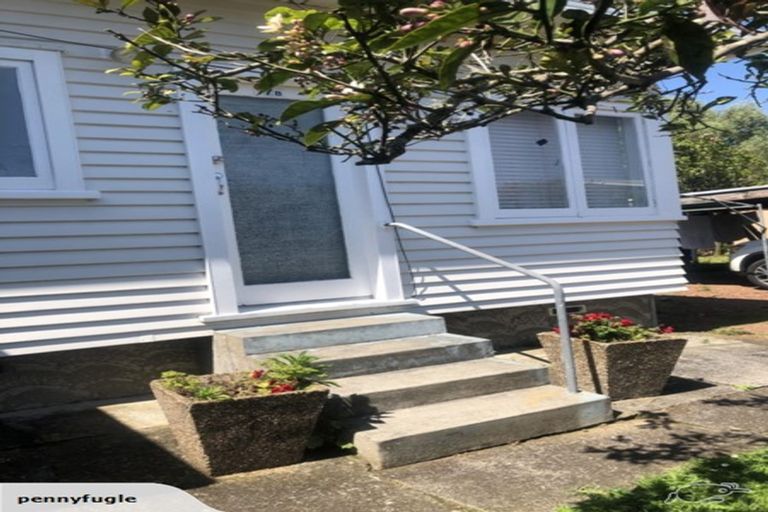 Photo of property in 2/17 Stratford Avenue, Milford, Auckland, 0620