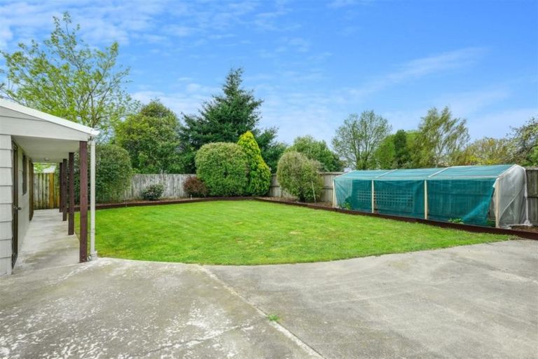 Photo of property in 26 Bateman Avenue, Bryndwr, Christchurch, 8053