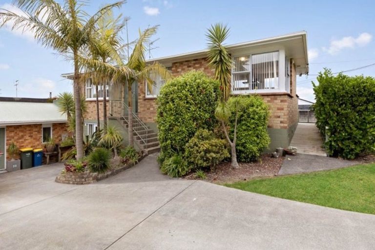 Photo of property in 30 Lyndhurst Road, Te Atatu South, Auckland, 0610