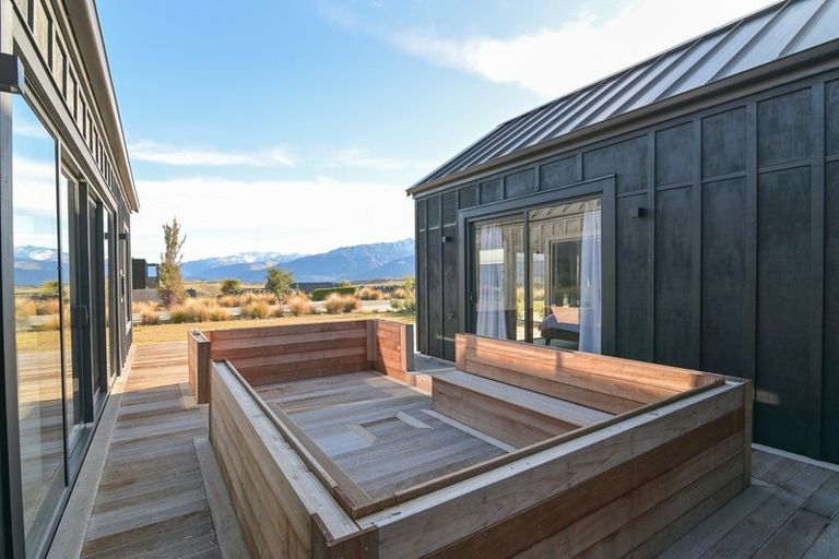 Photo of property in 19 Glenfiddich Road, Jacks Point, Queenstown, 9371