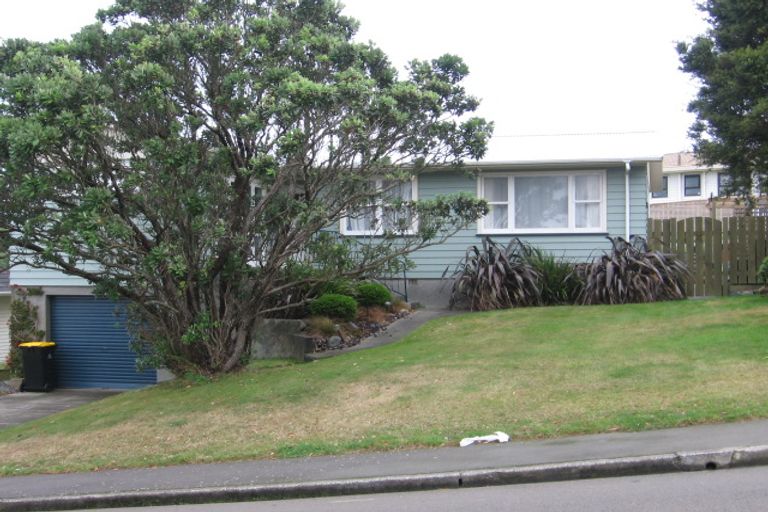 Photo of property in 31 Bellringer Crescent, Newlands, Wellington, 6037