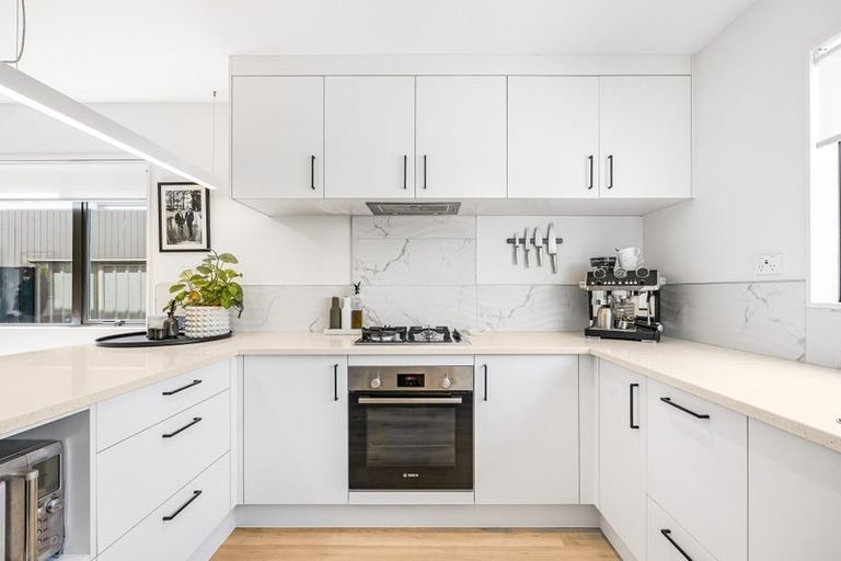 Photo of property in 14b Kelwyn Road, Kelston, Auckland, 0602