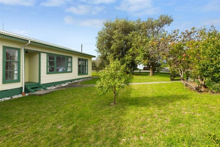 Photo of property in 32 Koromiko Street, Otaki Beach, Otaki, 5512