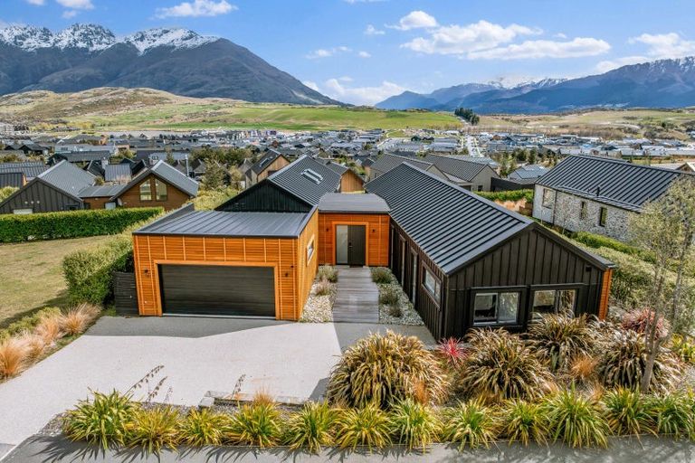 Photo of property in 13 Falconer Rise, Jacks Point, Queenstown, 9371