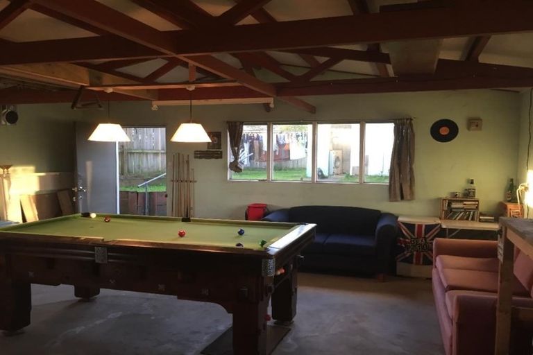 Photo of property in 5 Sampson Lane, Northcote, Auckland, 0627