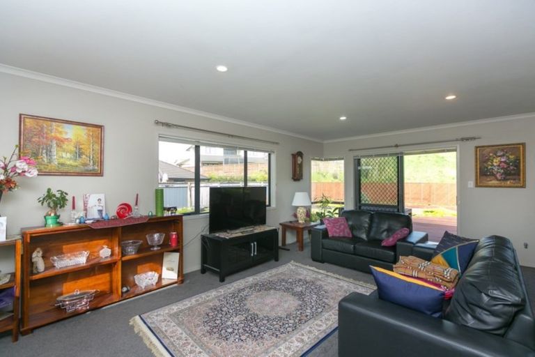 Photo of property in 5 Montrose Place, Highlands Park, New Plymouth, 4312